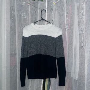 Old Navy white to black color block sweater *xs*
